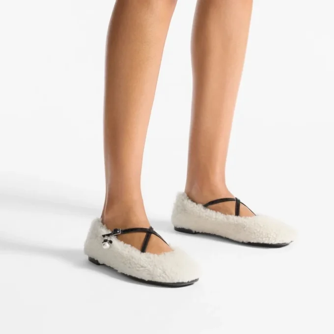 Balerini Eleri din piele naturală de oaie cu pandantiv cu perle Balerini Eleri din piele naturală de oaie cu pandantiv cu perle