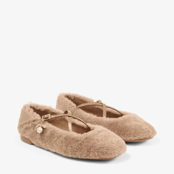Balerini Eleri Pantofi balerini din piele de oaie de culoare caramel cu pandantiv cu perle