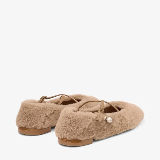 Balerini Eleri Pantofi balerini din piele de oaie de culoare caramel cu pandantiv cu perle