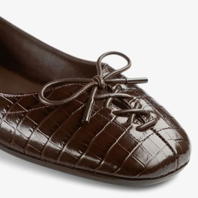 Balerini Scarlett din piele cu imprimeu de crocodil, culoare ciocolată