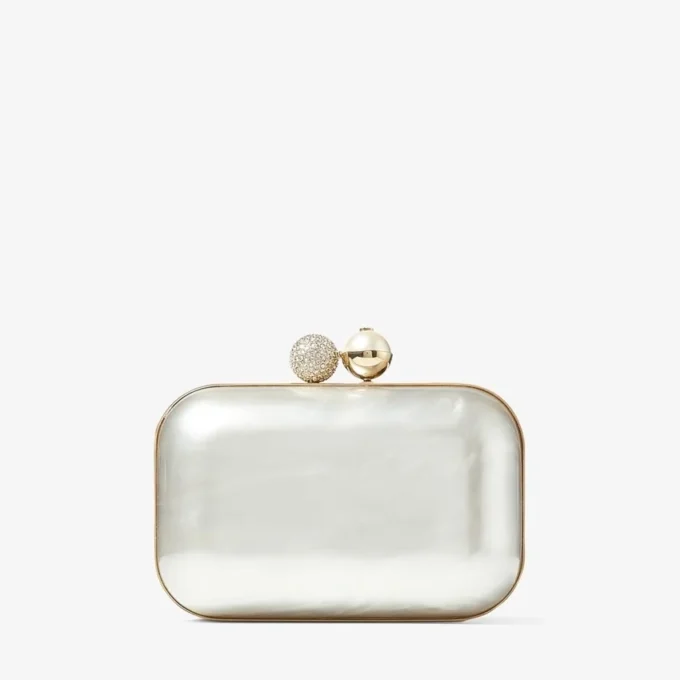 Clutch Cloud din sidef de culoare ivoriu cu închizătoare cu cristale Clutch Cloud din sidef de culoare ivoriu cu închizătoare cu cristale