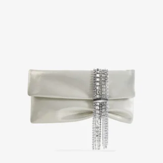Clutch Zandra din piele de căprioară moale, auriu deschis, cu brățară cu lanț Clutch Zandra din piele de căprioară moale, auriu deschis, cu brățară cu lanț