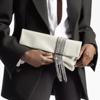 Clutch Zandra din piele de căprioară moale, auriu deschis, cu brățară cu lanț Clutch Zandra din piele de căprioară moale, auriu deschis, cu brățară cu lanț