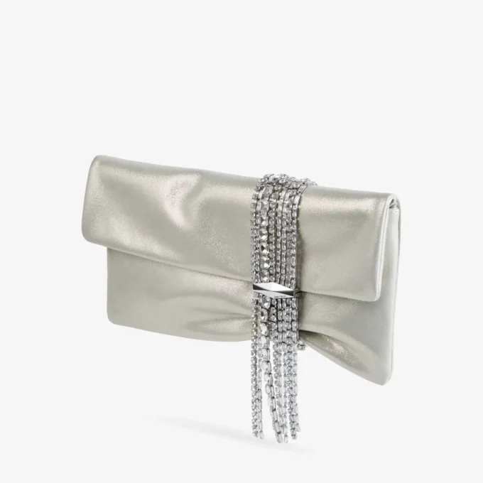 Clutch Zandra din piele de căprioară moale, auriu deschis, cu brățară cu lanț Clutch Zandra din piele de căprioară moale, auriu deschis, cu brățară cu lanț