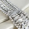 Clutch Zandra din piele de căprioară moale, auriu deschis, cu brățară cu lanț Clutch Zandra din piele de căprioară moale, auriu deschis, cu brățară cu lanț