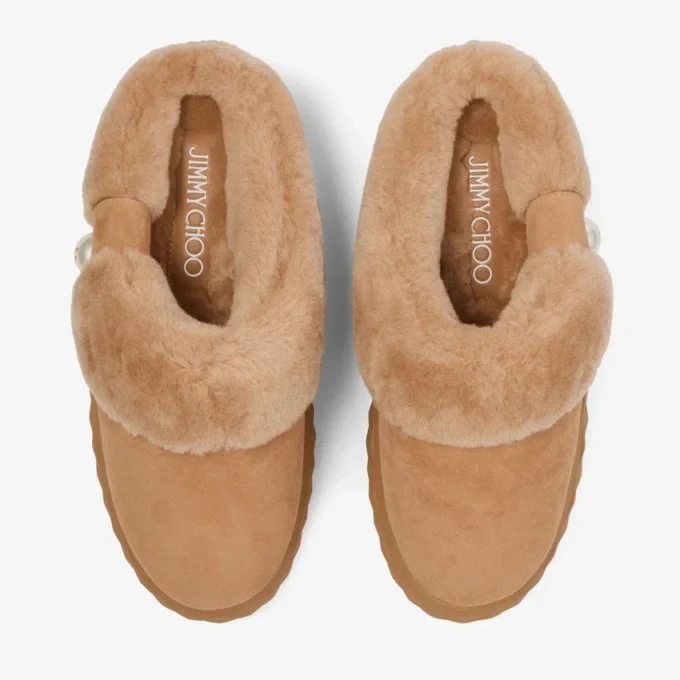 Diamond Maxi Mule F Mule din piele de căprioară de culoare caramel cu blană de oaie Diamond Maxi Mule F Mule din piele de căprioară de culoare caramel cu blană de oaie
