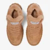 Diamond Maxi Retro F Adidași joși din piele de căprioară velurată de culoare caramel, cu garnitură din piele de oaie Diamond Maxi Retro F Adidași joși din piele de căprioară velurată de culoare caramel, cu garnitură din piele de oaie
