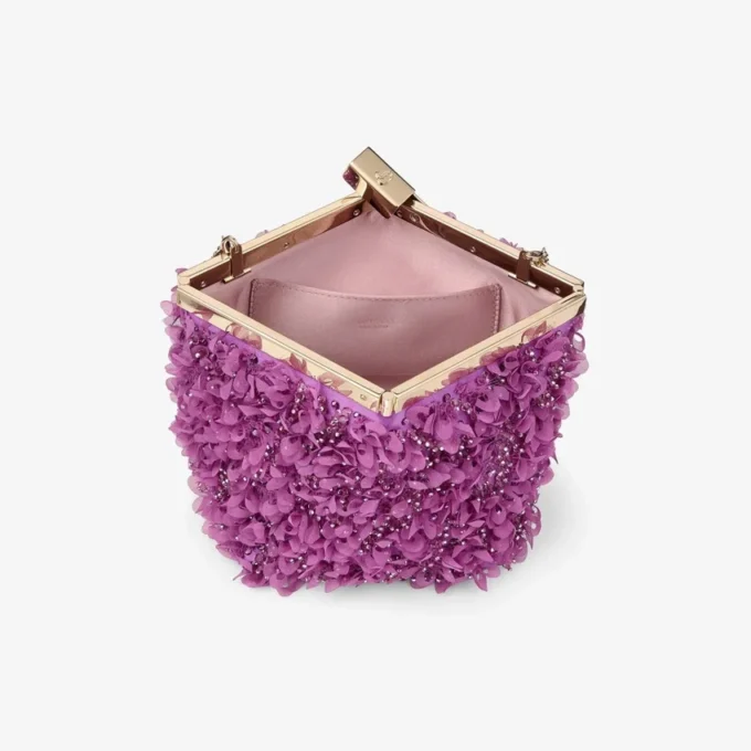 Ganache Violet Orchid Clutch din satin cu broderie în formă de petale