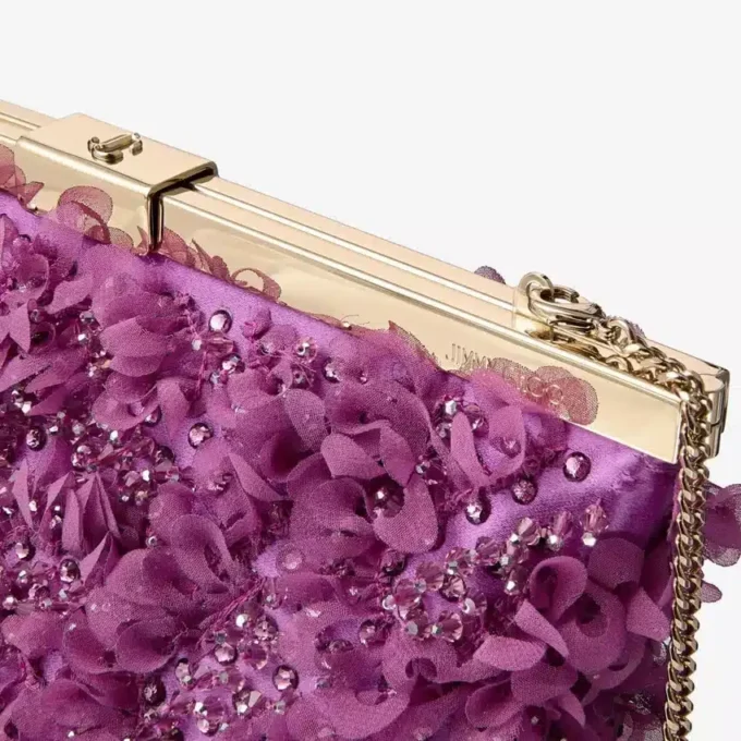 Ganache Violet Orchid Clutch din satin cu broderie în formă de petale