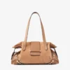 Geantă Bar Holdall Medium din piele de căprioară de culoare caramel, cu finisaje din piele Biker și ținte din perle Geantă Bar Holdall Medium din piele de căprioară de culoare caramel, cu finisaje din piele Biker și ținte din perle