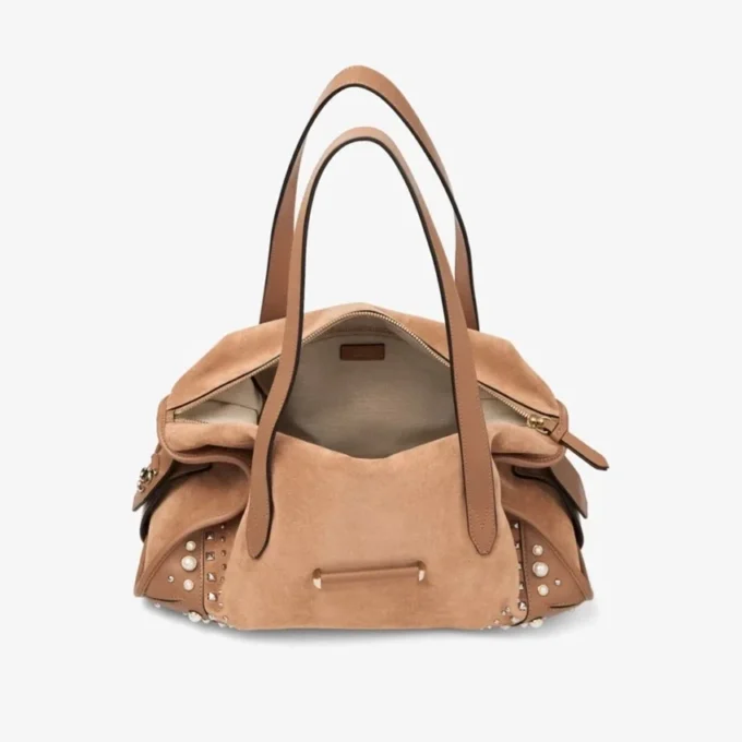 Geantă Bar Holdall Medium din piele de căprioară de culoare caramel, cu finisaje din piele Biker și ținte din perle Geantă Bar Holdall Medium din piele de căprioară de culoare caramel, cu finisaje din piele Biker și ținte din perle