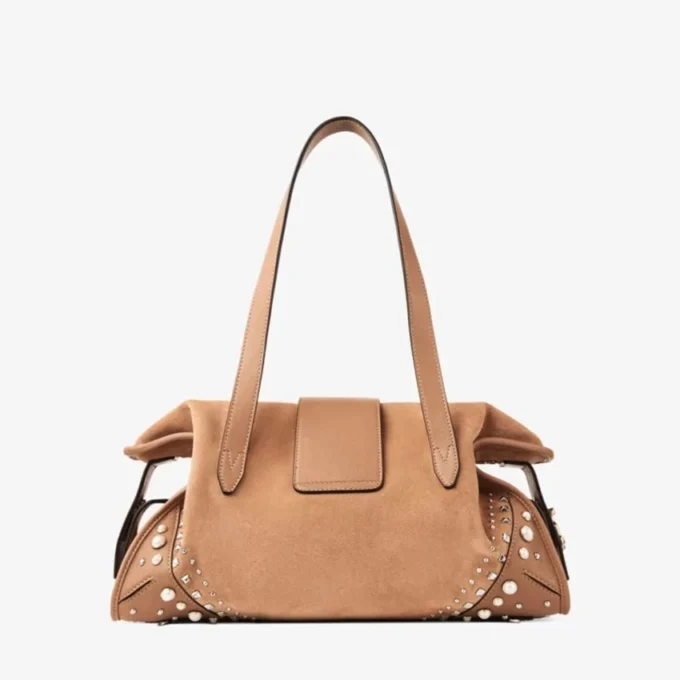 Geantă Bar Holdall Medium din piele de căprioară de culoare caramel, cu finisaje din piele Biker și ținte din perle Geantă Bar Holdall Medium din piele de căprioară de culoare caramel, cu finisaje din piele Biker și ținte din perle