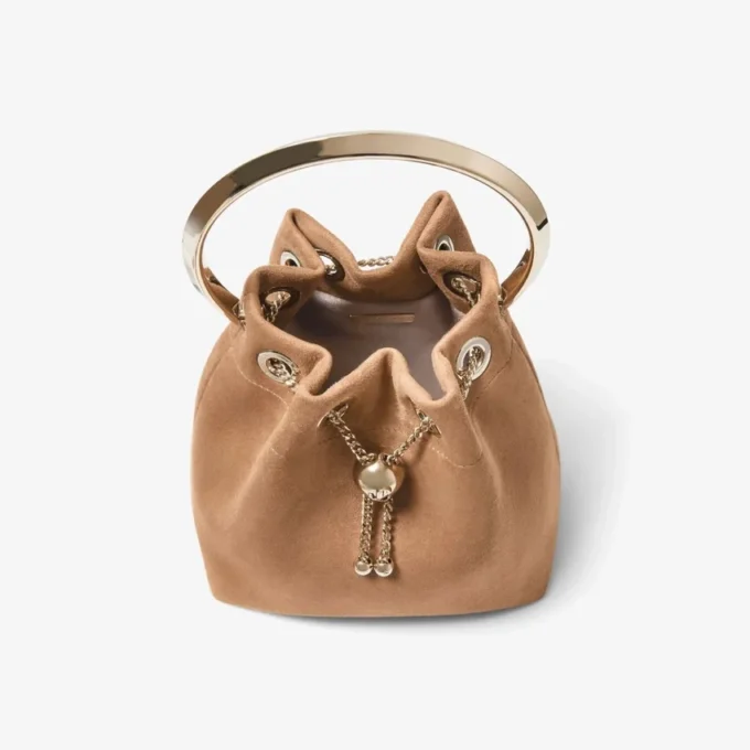 Geantă Bon Bon din piele de căprioară de culoare caramel cu închidere cu sferă metalică