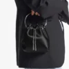Geantă de mână Bon Bon din satin negru cu mâner metalic Geantă de mână Bon Bon din satin negru cu mâner metalic