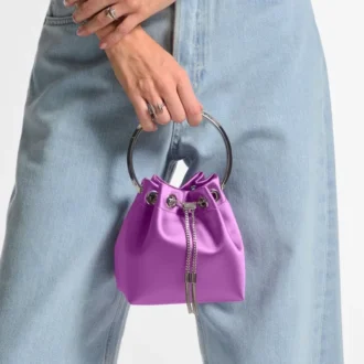 geant de mn bon bon din satin violet orhidee cu mner metalic 2 330x330 - Geantă de m&acirc;nă Bon Bon din satin violet orhidee cu m&acirc;ner metalic
