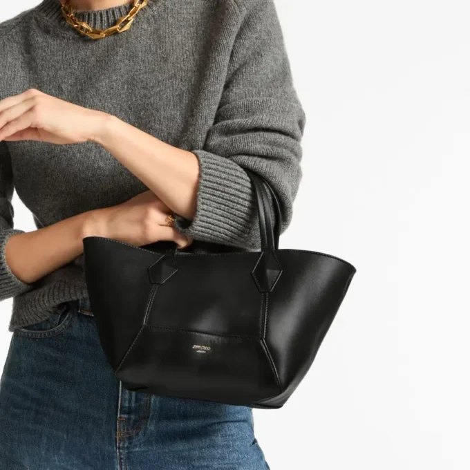 Geantă de mână Diamond Tote mică, din piele de vițel neagră Geantă de mână Diamond Tote mică, din piele de vițel neagră