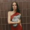 Geantă de umăr Cinch Medium din denim de culoare gri-deschis și piele de vițel netedă Geantă de umăr Cinch Medium din denim de culoare gri-deschis și piele de vițel netedă
