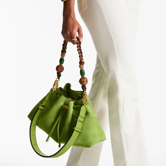 Geantă de umăr Cinch Medium din piele de căprioară, model Clover, cu curea împletită cu mărgele Geantă de umăr Cinch Medium din piele de căprioară, model Clover, cu curea împletită cu mărgele
