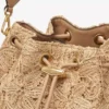 Geantă de umăr Cinch Medium din rafie țesută cu flori naturale Geantă de umăr Cinch Medium din rafie țesută cu flori naturale
