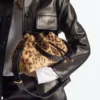 Geantă de umăr medie Cinch din piele de ponei cu imprimeu leopard natural Geantă de umăr medie Cinch din piele de ponei cu imprimeu leopard natural