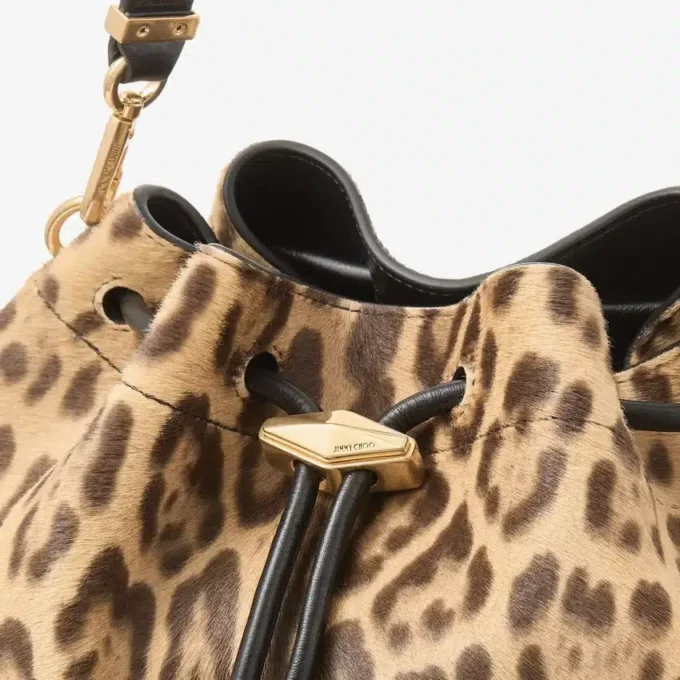 Geantă de umăr medie Cinch din piele de ponei cu imprimeu leopard natural Geantă de umăr medie Cinch din piele de ponei cu imprimeu leopard natural