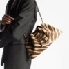 Geantă de umăr medie Cinch din piele de ponei cu imprimeu zebră natural Geantă de umăr medie Cinch din piele de ponei cu imprimeu zebră natural