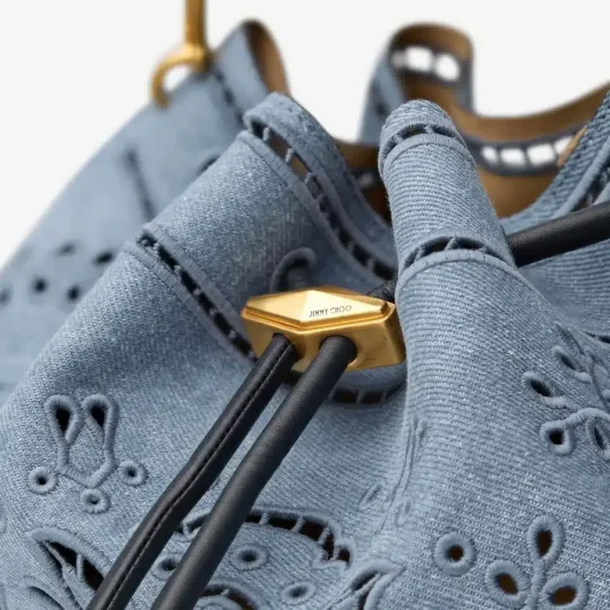 Geantă de umăr medie din denim Cinch cu broderie Sangallo Geantă de umăr medie din denim Cinch cu broderie Sangallo
