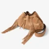 Geantă de umăr medie din piele de căprioară de culoare caramel, cu franjuri Geantă de umăr medie din piele de căprioară de culoare caramel, cu franjuri