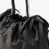 Geantă de umăr mini din satin negru cu mâner superior și șnur Geantă de umăr mini din satin negru cu mâner superior și șnur