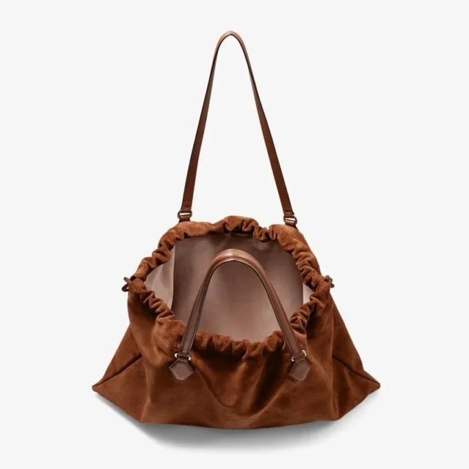 Geantă mare cu șnur din piele de vițel netedă și piele de căprioară de culoare maro deschis, cu logo jimmy choo Geantă mare cu șnur din piele de vițel netedă și piele de căprioară de culoare maro deschis, cu logo jimmy choo