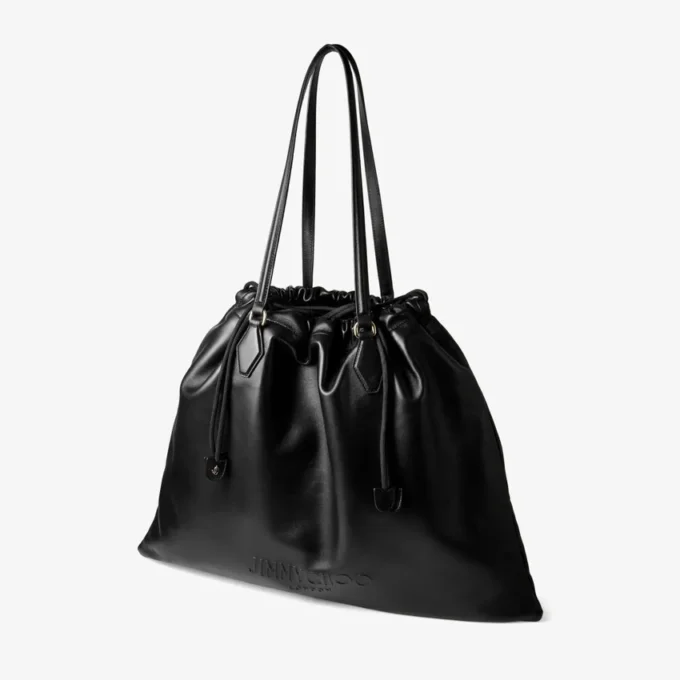 Geantă mare cu șnur Geantă mare din piele nappa neagră cu șnur și logo jimmy choo în relief Geantă mare cu șnur Geantă mare din piele nappa neagră cu șnur și logo jimmy choo în relief