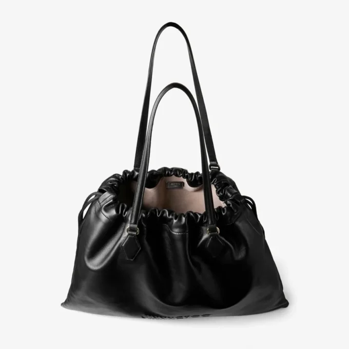 Geantă mare cu șnur Geantă mare din piele nappa neagră cu șnur și logo jimmy choo în relief Geantă mare cu șnur Geantă mare din piele nappa neagră cu șnur și logo jimmy choo în relief