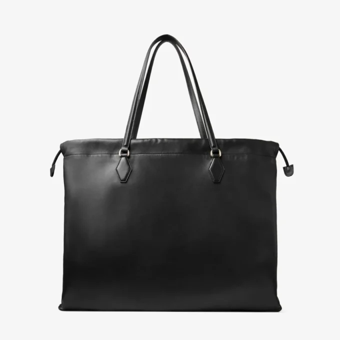Geantă mare cu șnur Geantă mare din piele nappa neagră cu șnur și logo jimmy choo în relief Geantă mare cu șnur Geantă mare din piele nappa neagră cu șnur și logo jimmy choo în relief