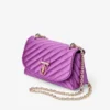 Geantă mică de umăr Curve, din satin matlasat violet orhidee, cu bară Jc cu cristale Geantă mică de umăr Curve, din satin matlasat violet orhidee, cu bară Jc cu cristale