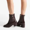 Ghete Adry 60 din piele nappa lăcuită de culoare merlot închis, cu pandantiv cu perle Ghete Adry 60 din piele nappa lăcuită de culoare merlot închis, cu pandantiv cu perle