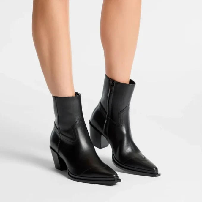 Ghete Cece 60 Ghete negre din piele moale Vachetta