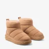 Ghete Xan din piele de căprioară de culoare caramel cu căptușeală din blană de oaie Ghete Xan din piele de căprioară de culoare caramel cu căptușeală din blană de oaie