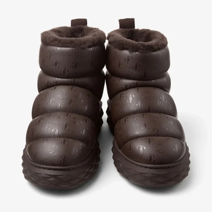 Ghete Xan din piele nappa moale de culoare ciocolată, cu căptușeală din lână de oaie Ghete Xan din piele nappa moale de culoare ciocolată, cu căptușeală din lână de oaie