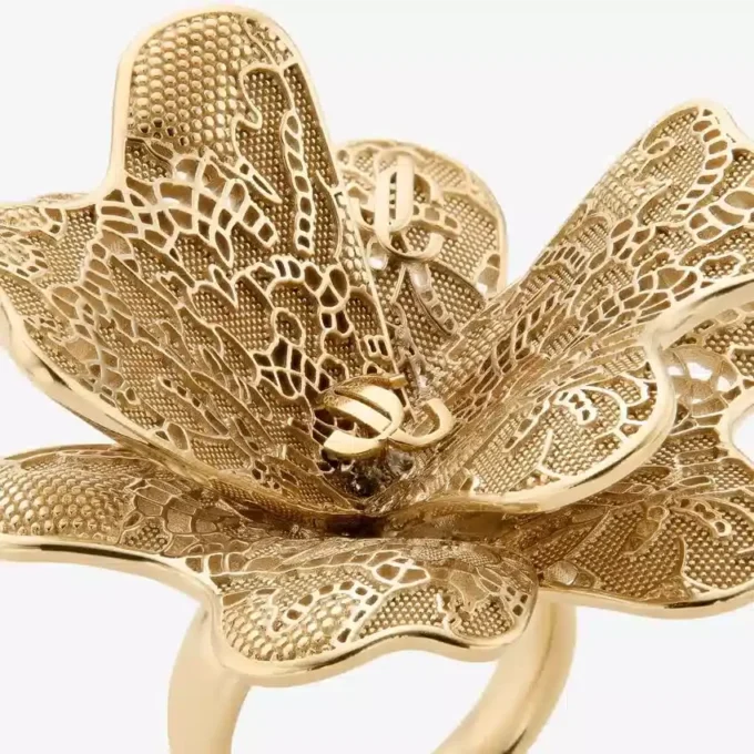 Inel corsaj maxi Inel corsaj din metal cu finisaj auriu Inel corsaj maxi Inel corsaj din metal cu finisaj auriu