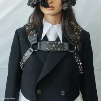 Jimmy Choo Noir Kei Ninomiya All Stars Harness Ham din piele de vițel netedă neagră cu ornamente metalice în formă de stele multiple Jimmy Choo Noir Kei Ninomiya All Stars Harness Ham din piele de vițel netedă neagră cu ornamente metalice în formă de stele multiple