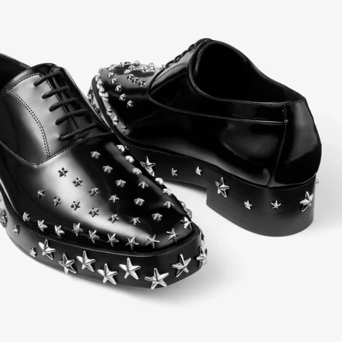 Jimmy Choo Noir Kei Ninomiya Star Încălțăminte cu șireturi din piele de vițel lustruită, negri, cu ornamente în formă de stea Jimmy Choo Noir Kei Ninomiya Star Încălțăminte cu șireturi din piele de vițel lustruită, negri, cu ornamente în formă de stea