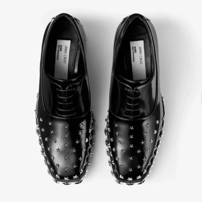 Jimmy Choo Noir Kei Ninomiya Star Încălțăminte cu șireturi din piele de vițel lustruită, negri, cu ornamente în formă de stea Jimmy Choo Noir Kei Ninomiya Star Încălțăminte cu șireturi din piele de vițel lustruită, negri, cu ornamente în formă de stea
