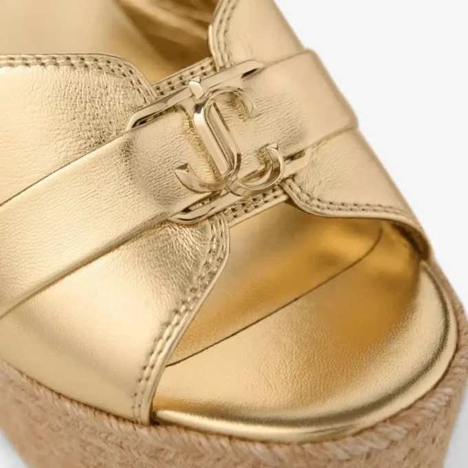 Leda Wedge 100 Mule cu platformă din piele nappa metalizată aurie Leda Wedge 100 Mule cu platformă din piele nappa metalizată aurie