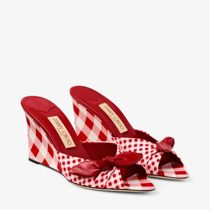 Livi Wedge 85 Pantofi mule cu toc în formă de pană, din bumbac cu imprimeu gingham mixt roșu rubiniu, cu fundă din bumbac cu imprimeu gingham Livi Wedge 85 Pantofi mule cu toc în formă de pană, din bumbac cu imprimeu gingham mixt roșu rubiniu, cu fundă din bumbac cu imprimeu gingham