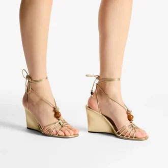 Lova Wedge 85 Pantofi cu toc înalt din piele nappa metalizată aurie cu mărgele Lova Wedge 85 Pantofi cu toc înalt din piele nappa metalizată aurie cu mărgele