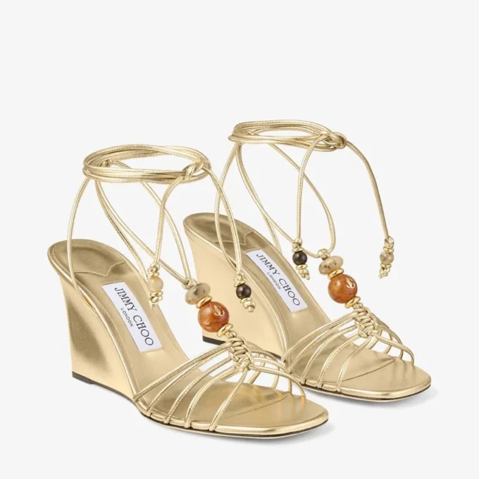 Lova Wedge 85 Pantofi cu toc înalt din piele nappa metalizată aurie cu mărgele Lova Wedge 85 Pantofi cu toc înalt din piele nappa metalizată aurie cu mărgele