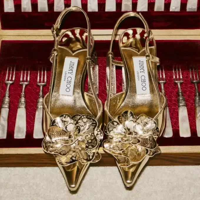 Mimmi Sling Back 50 Pantofi cu baretă din piele Liquid Metal aurie cu corsaj perforat jimmy choo Mimmi Sling Back 50 Pantofi cu baretă din piele Liquid Metal aurie cu corsaj perforat jimmy choo