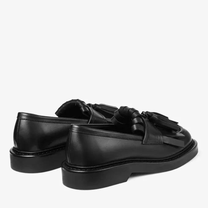 Mocasini cu franjuri de culoare bej Mocasini din piele de vițel neagră