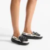 Mocasini Manon F din piele neagră patinată cu lână de oaie Mocasini Manon F din piele neagră patinată cu lână de oaie