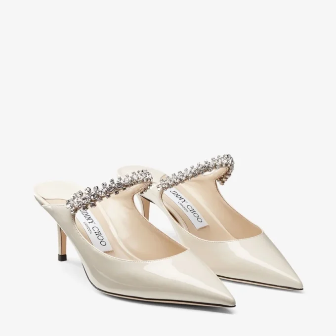 Mule Bing 65 din piele lăcuită de culoare in, cu curea cu cristale Mule Bing 65 din piele lăcuită de culoare in, cu curea cu cristale